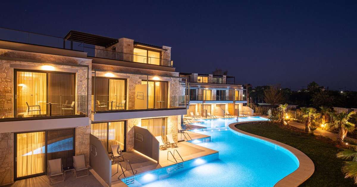 Een foto van het zwembad bij Portes Lithos Luxury Resort