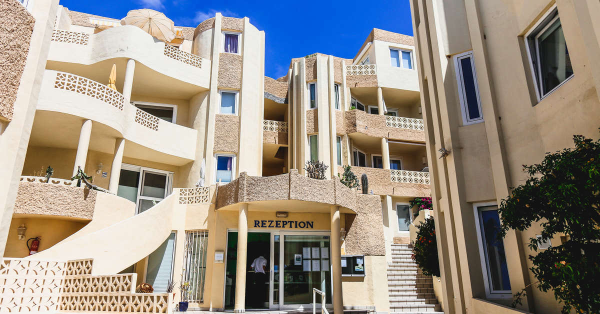 Een foto van de buitenkant van R2 Maryvent Beach Appartementen