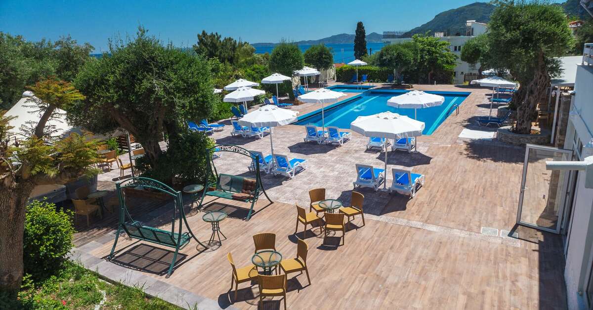 Ein Foto vom Pool im Golden Alexandros Hotel	