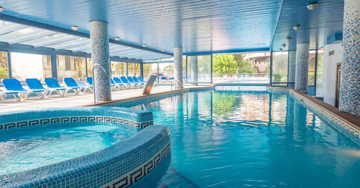 Een foto van het zwembad bij Hotel Blaumar