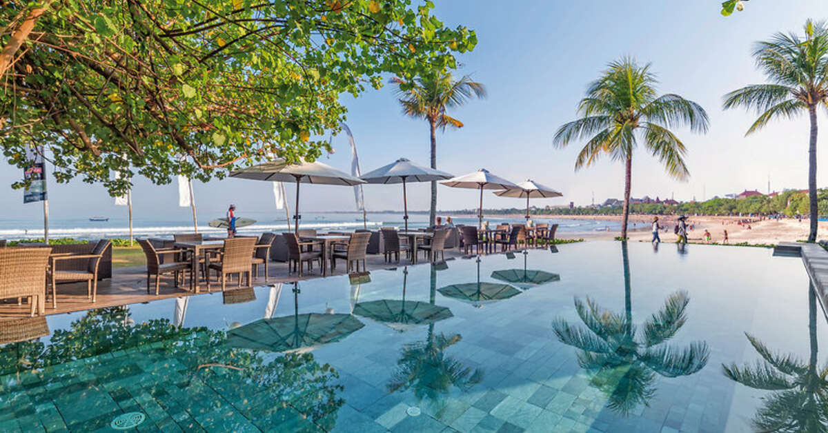 Een foto van het zwembad bij Bali Garden Beach Resort