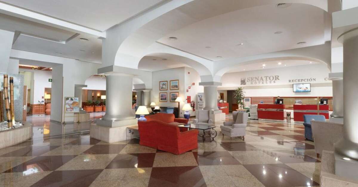 Een foto van het interieur van Ilunion Les Corts