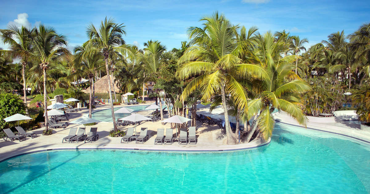 Een foto van het zwembad bij Catalonia Punta Cana