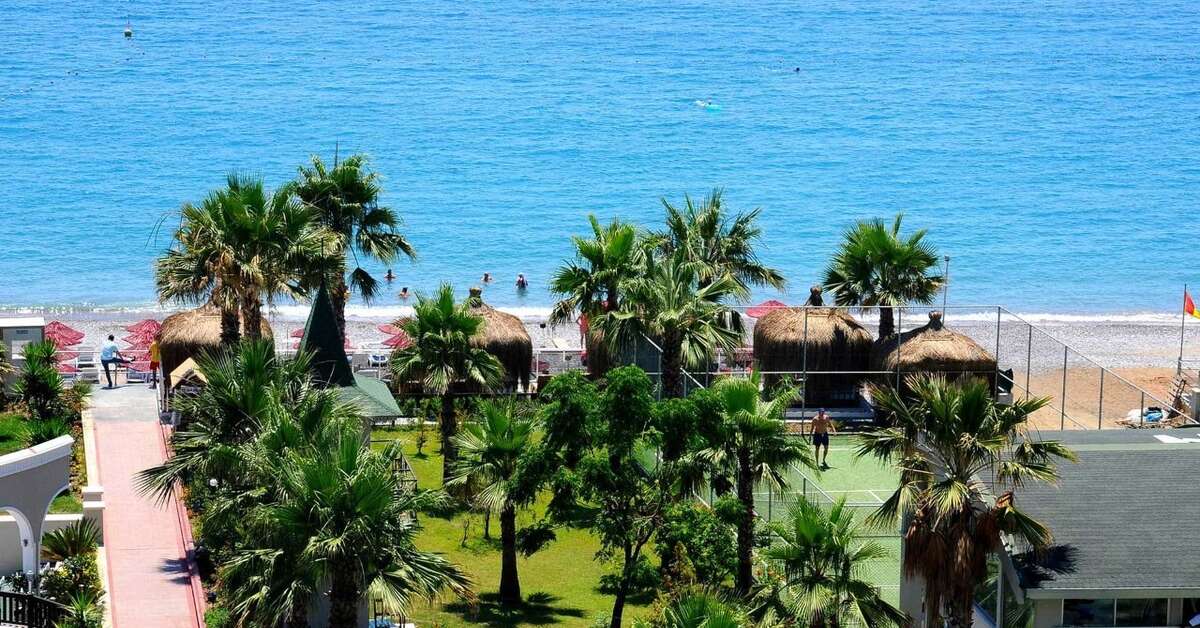 Een foto van het strand bij Holiday Garden Resort