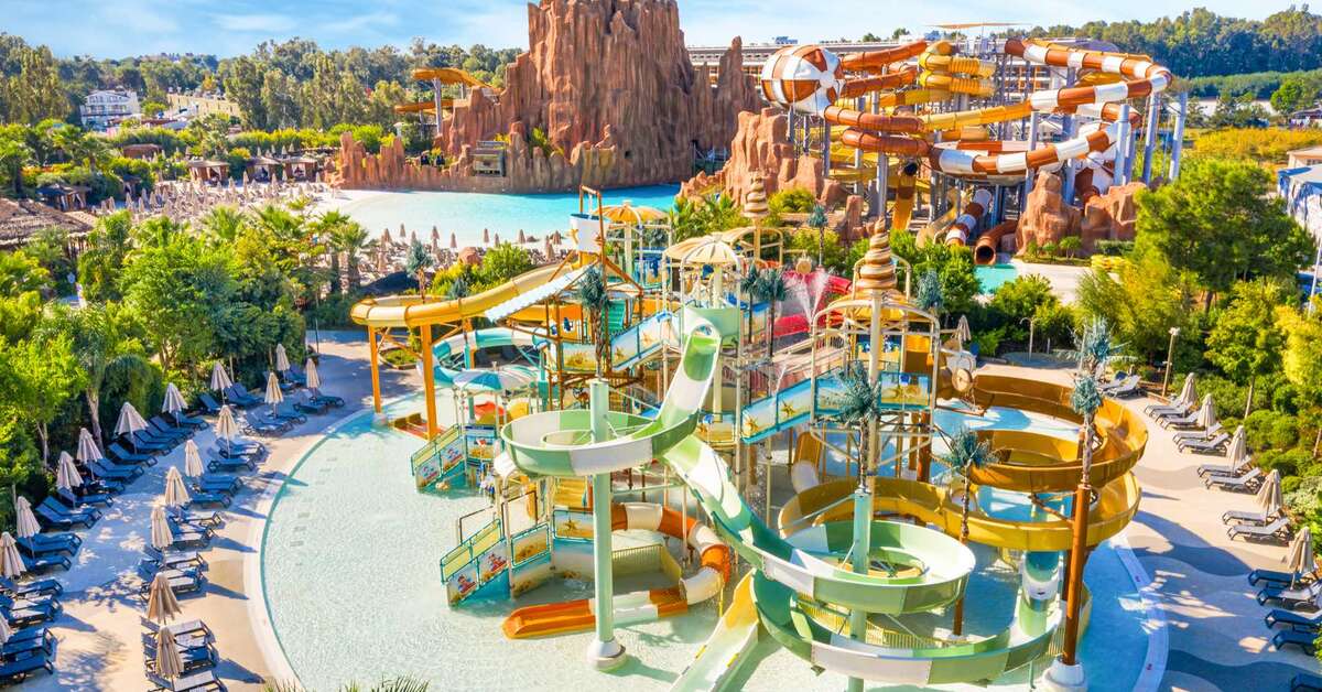 Een foto van het zwembad bij The Land of Legends Kingdom Hotel