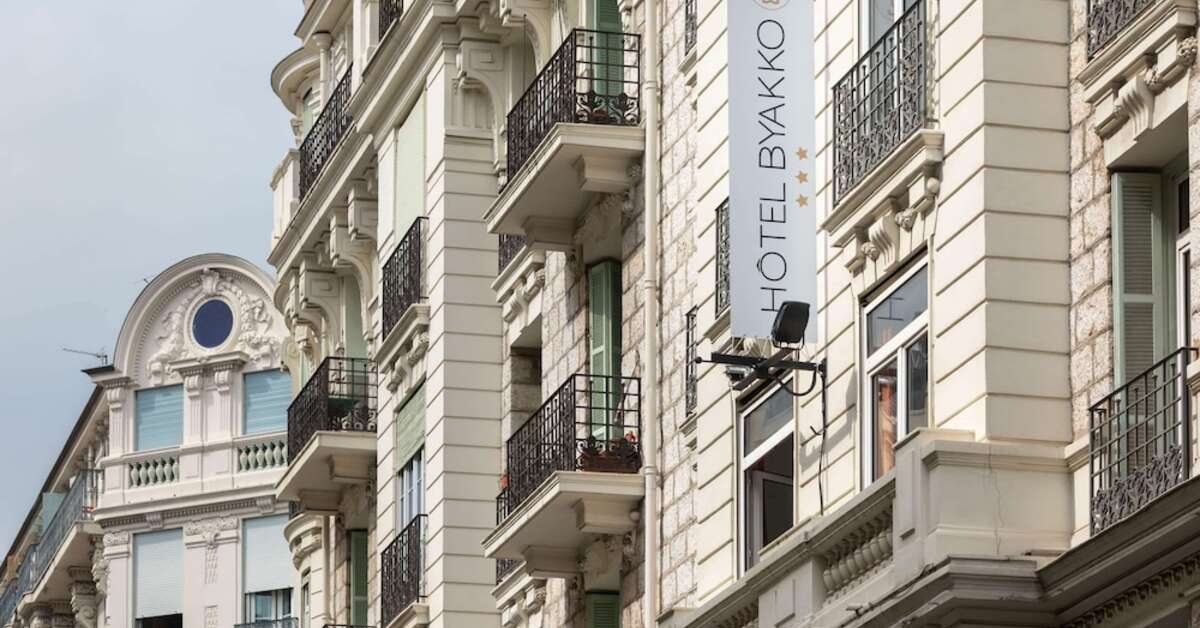 Een foto van de buitenkant van Hotel Byakko Nice
