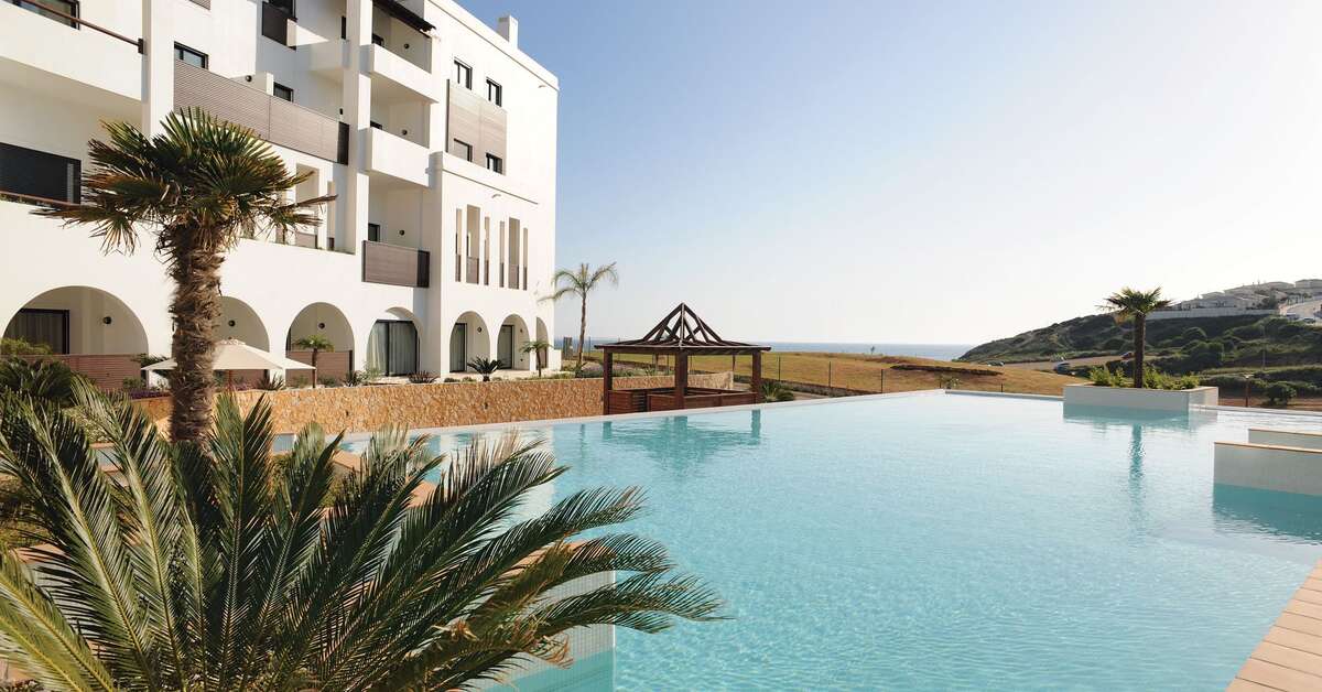 Een foto van het zwembad bij Belmar Spa & Beach Resort