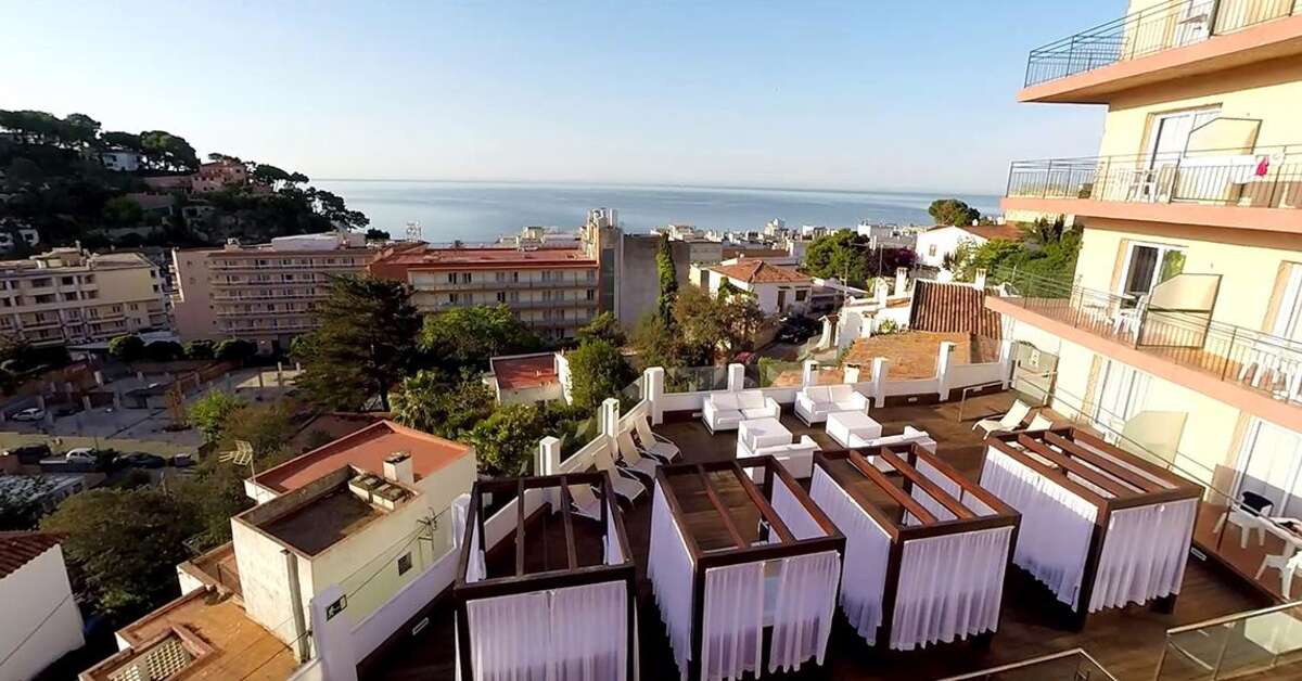 Een foto van het terras bij Alegria Sun Village