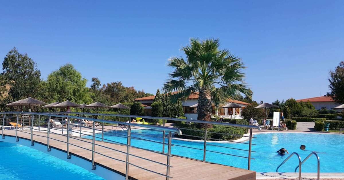 Een foto van het zwembad bij Alexandros Palace Hotel & Suites