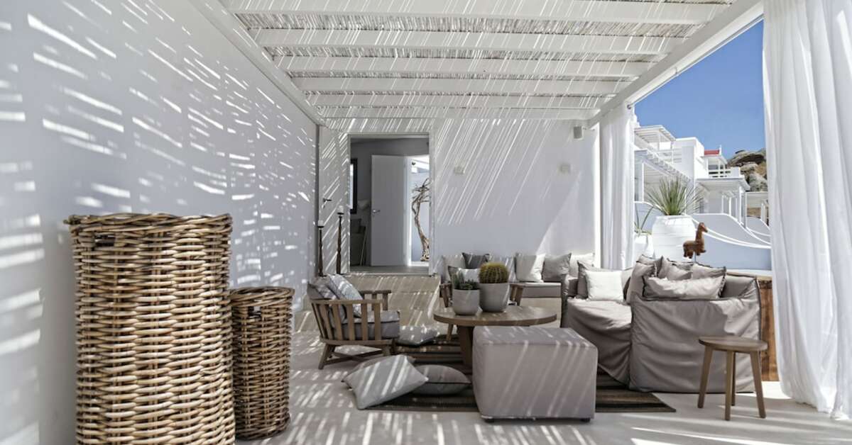 Een foto van het terras bij Livin Mykonos Hotel