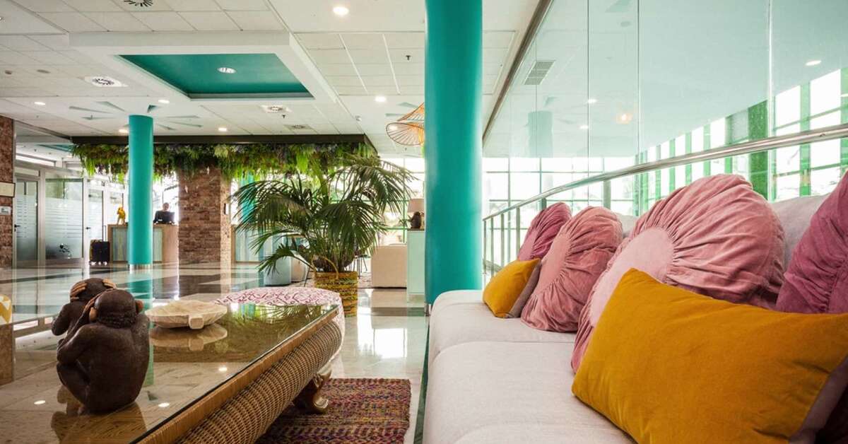 Een foto van het interieur van Holiday World Riwo Hotel