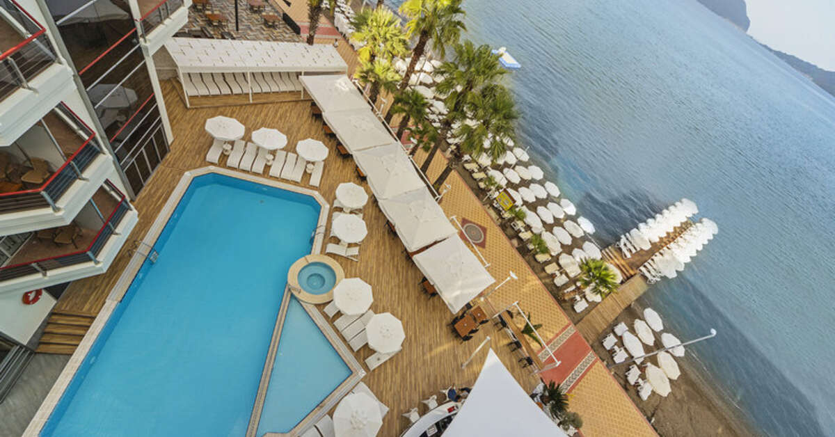 Een foto van het zwembad bij Poseidon Hotel