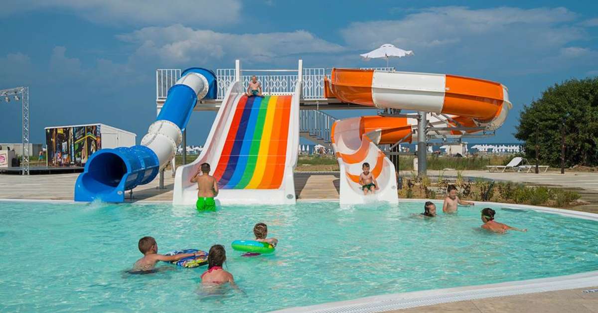Een foto van het zwembad bij Sunrise Blue Magic Resort