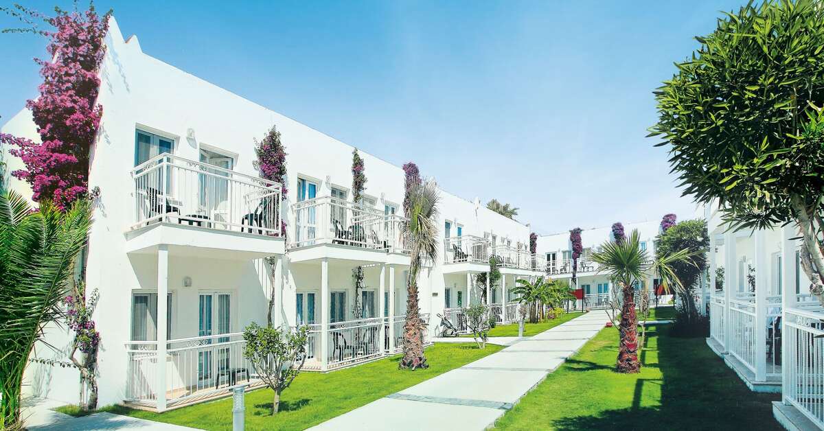 Een foto van de buitenkant van Petunya Beach Resort