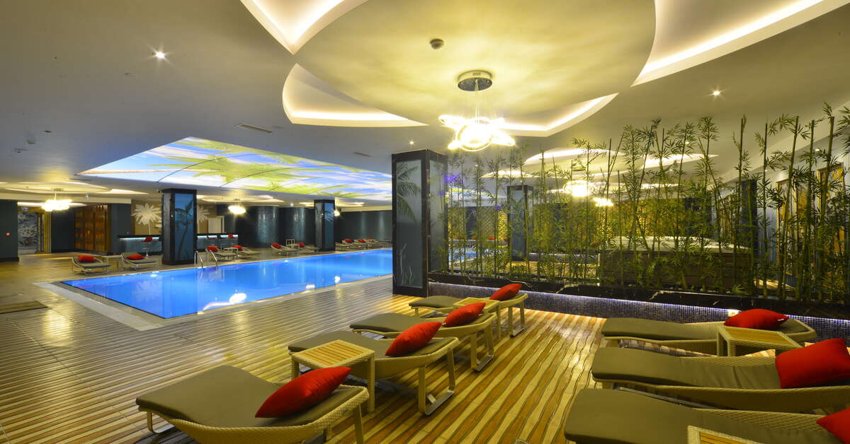 Ein Foto vom Pool im Azura Deluxe Resort & Spa