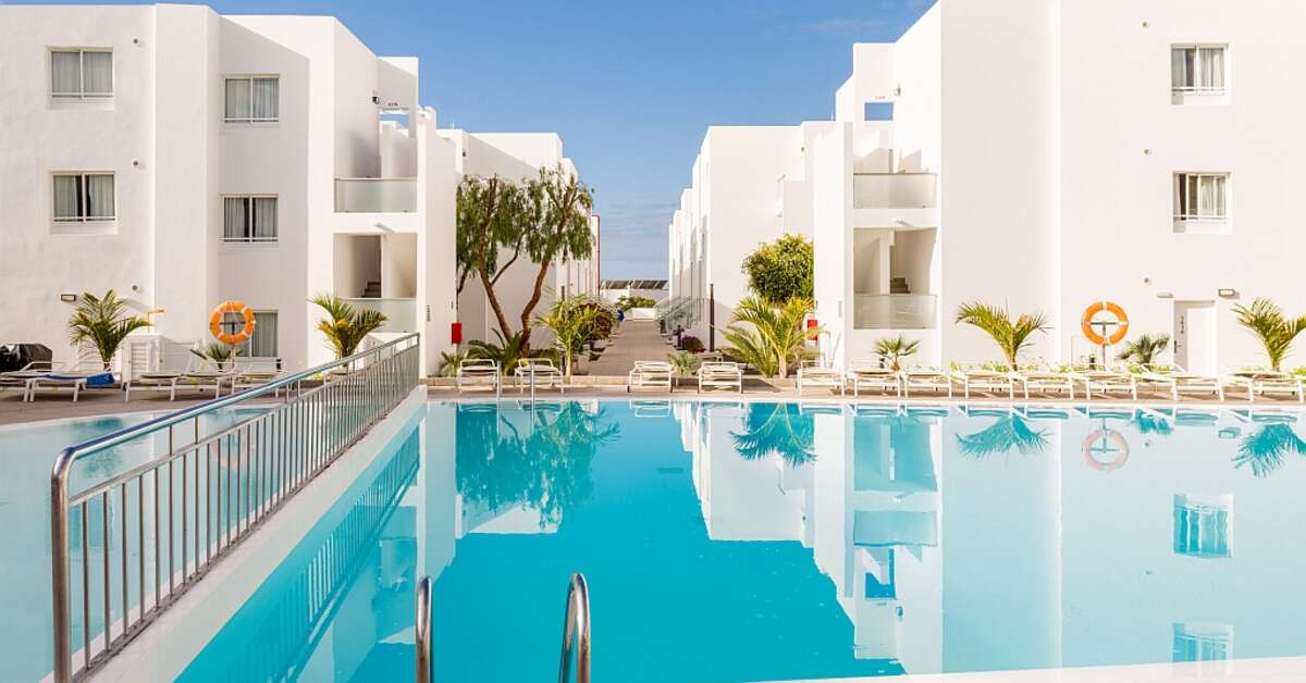 Een foto van het zwembad bij Sentido Aequora Lanzarote Suites