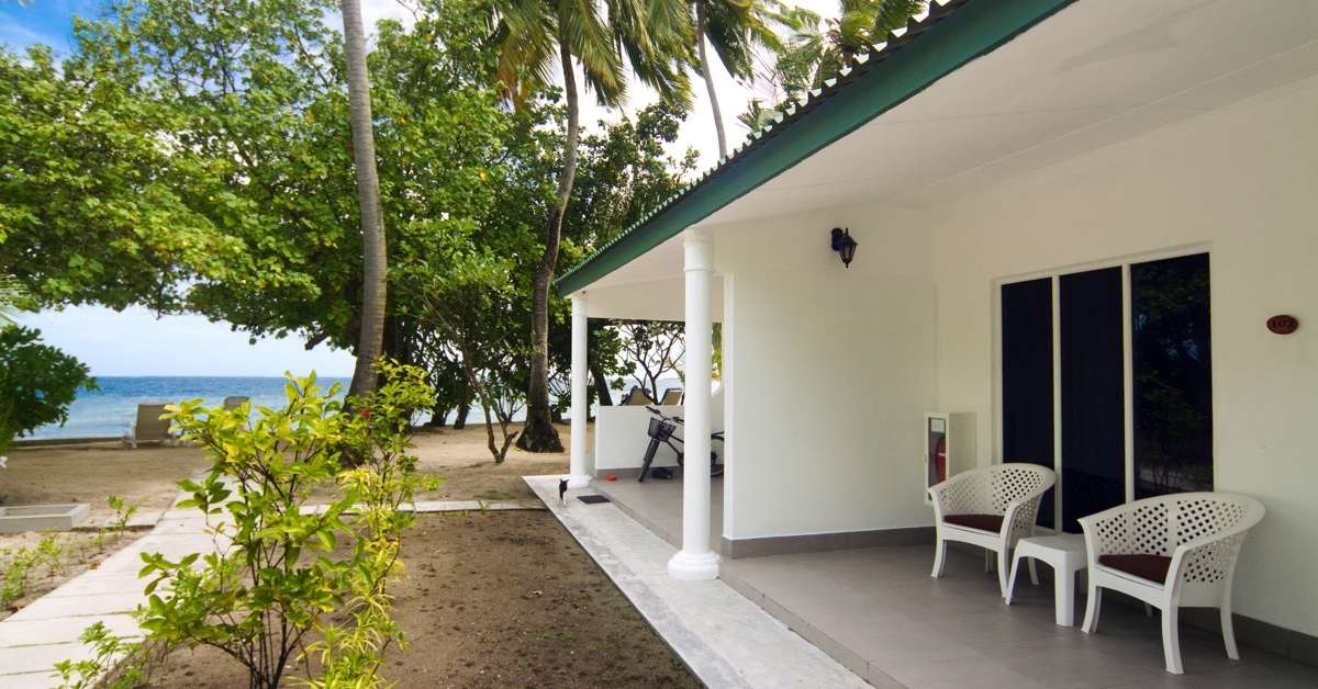 Een foto van de buitenkant van Equator Village