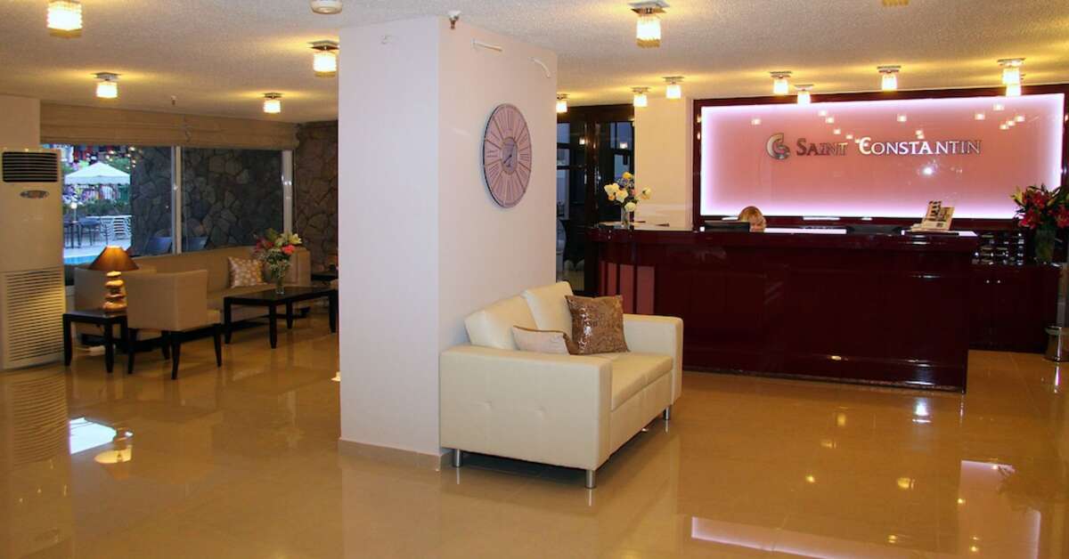 Een foto van het interieur van Saint Constantin Hotel