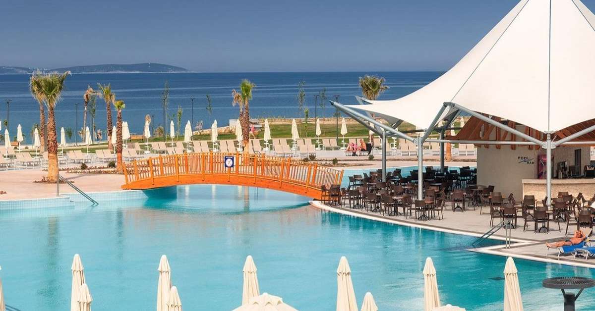 Een foto van het zwembad bij Aquasis De Luxe Resort & Spa