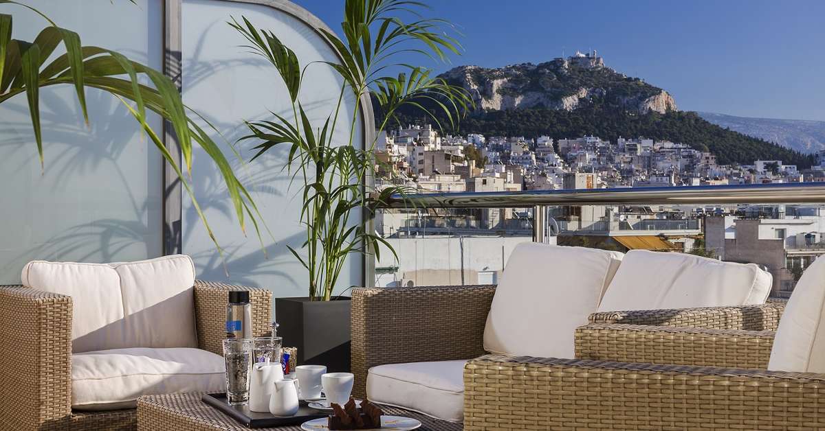 Een foto van het terras bij Radisson Blu Park Hotel Athene