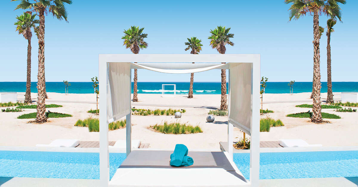 Een foto van het zwembad bij Nikki Beach Resort & Spa Dubai