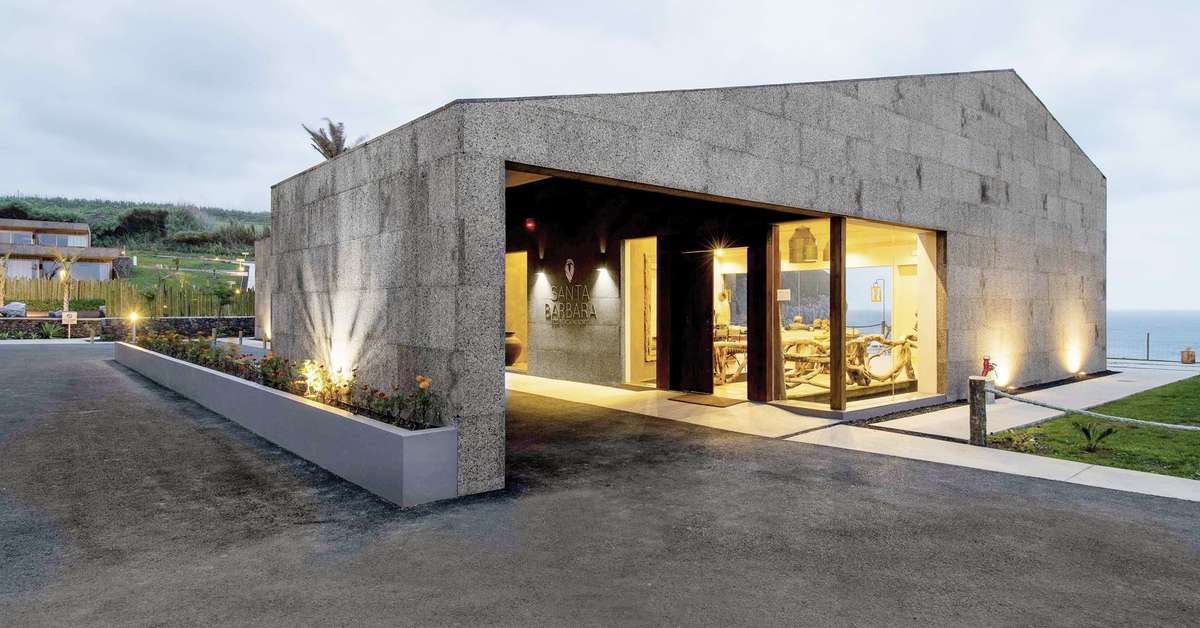 Een foto van de buitenkant van Santa Barbara Eco Beach Resort
