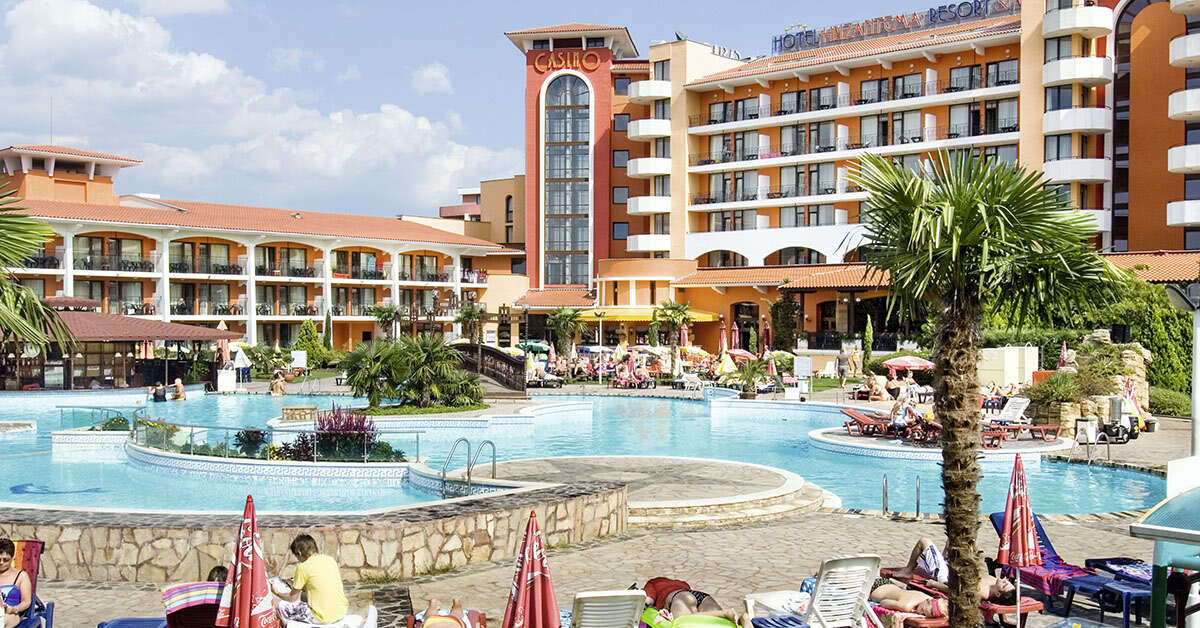 Een foto van het zwembad bij Hotel Hrizantema