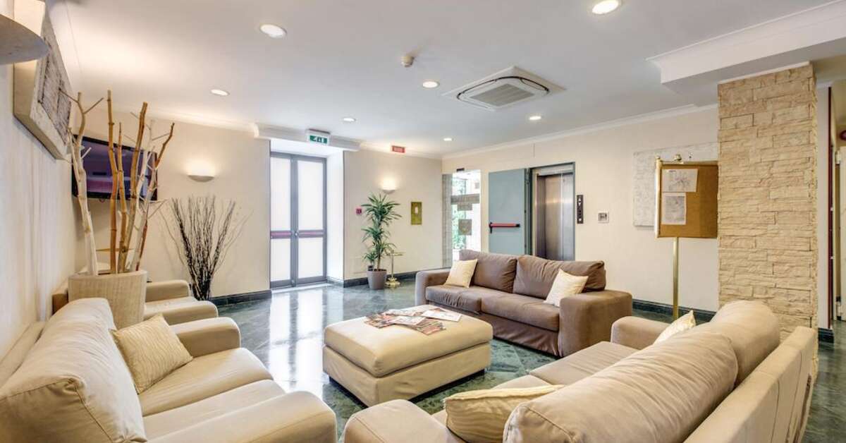 Een foto van het interieur van Romoli Hotel
