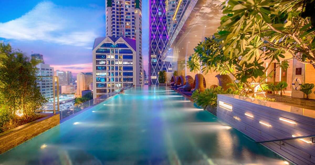 Een foto van het zwembad bij Eastin Grand Hotel Sathorn