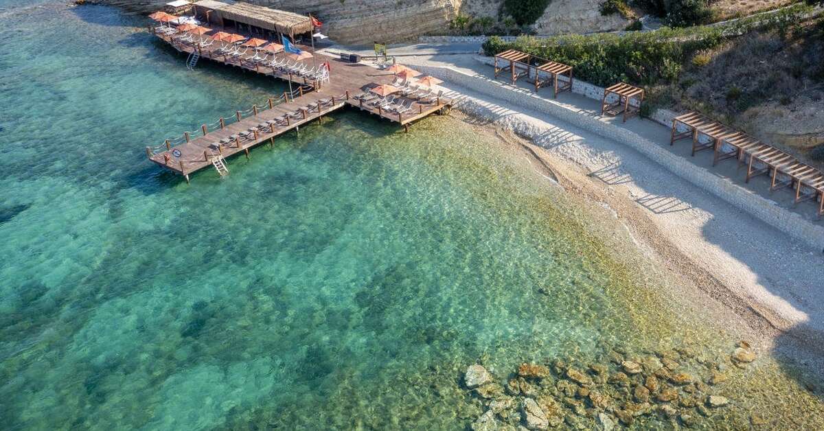 Een foto van het strand bij The Nowness Luxury Hotel & Spa