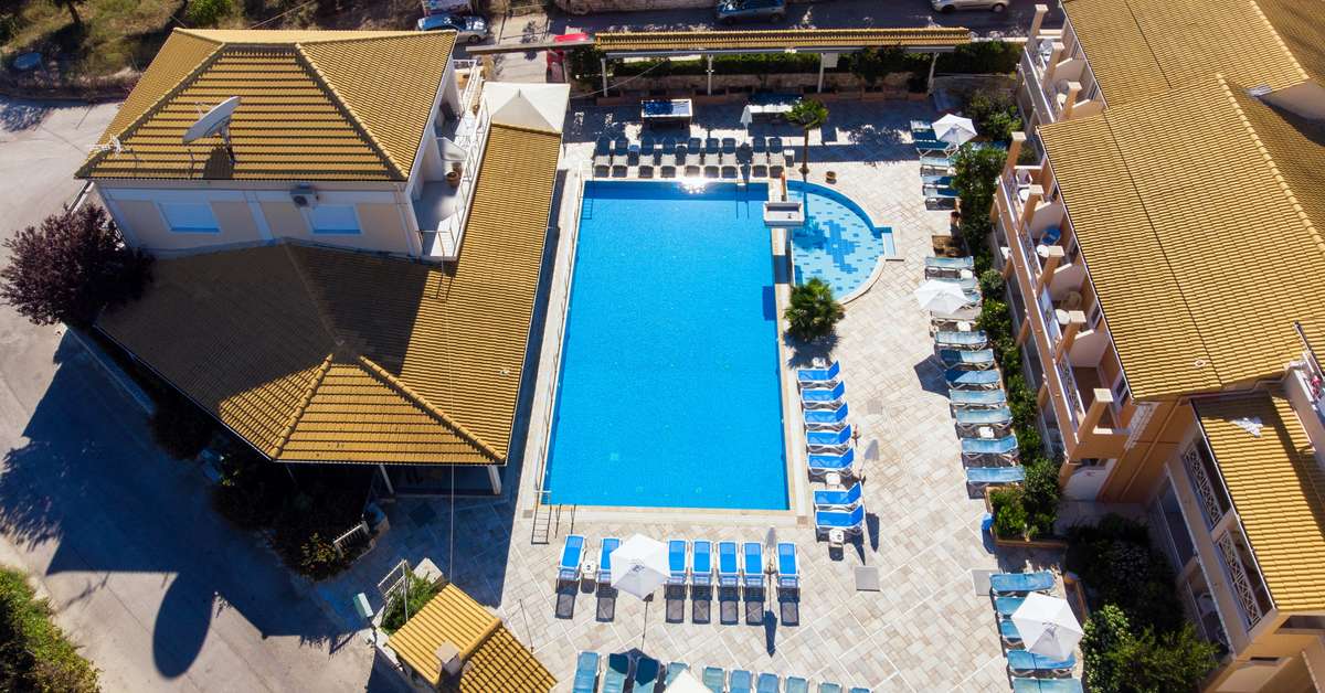Ein Foto vom Pool im Kavos Plaza