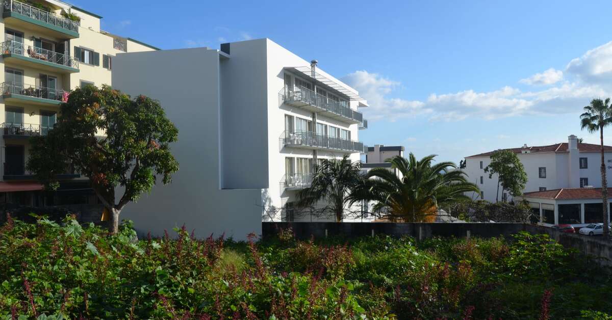 Een foto van de buitenkant van Madeira Bright Star Hotel