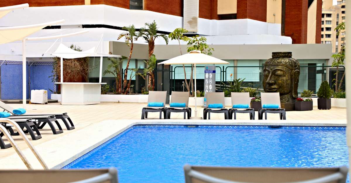 Een foto van het zwembad bij Flamingo Beach Resort
