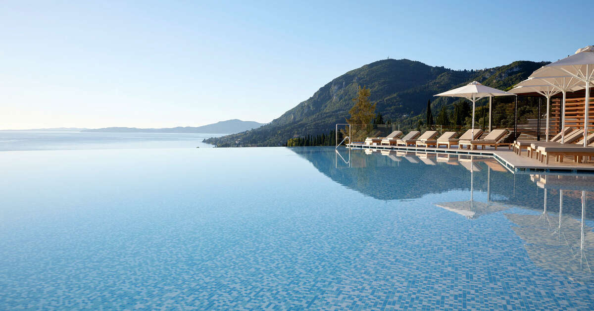 Een foto van het zwembad bij Angsana Corfu Resort & Spa