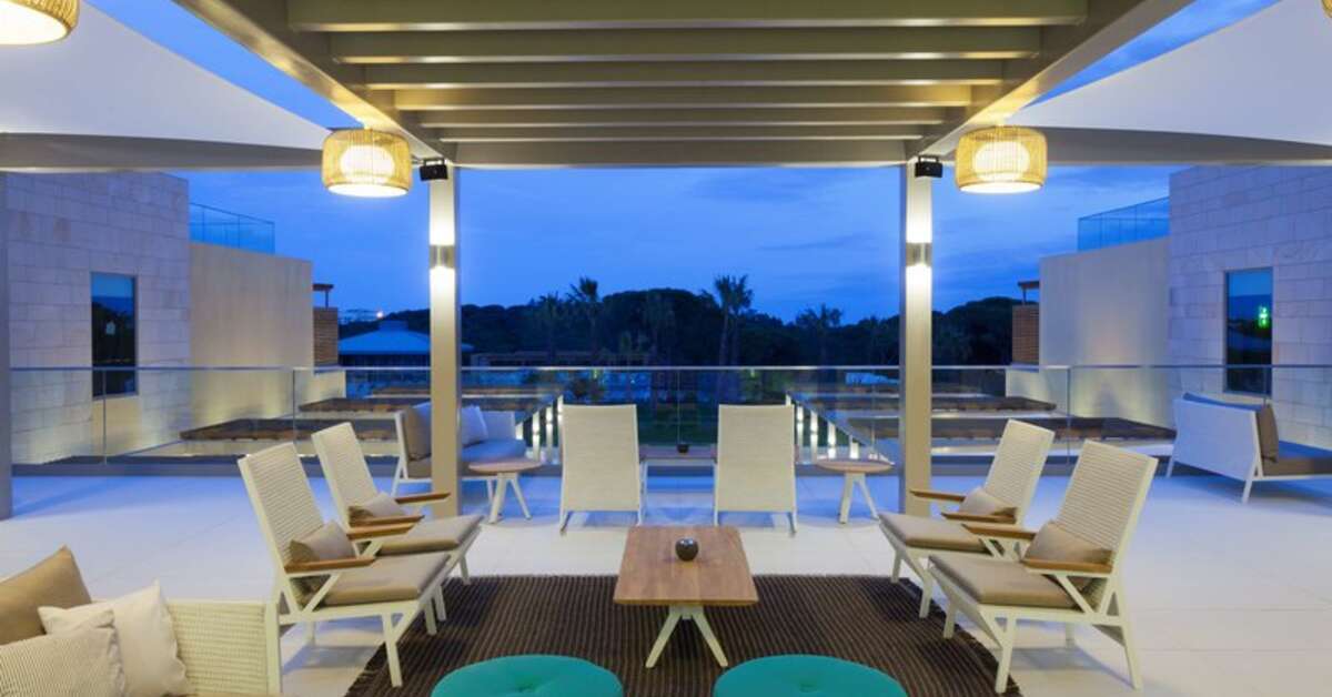 Een foto van het terras bij Epic Sana Algarve Hotel