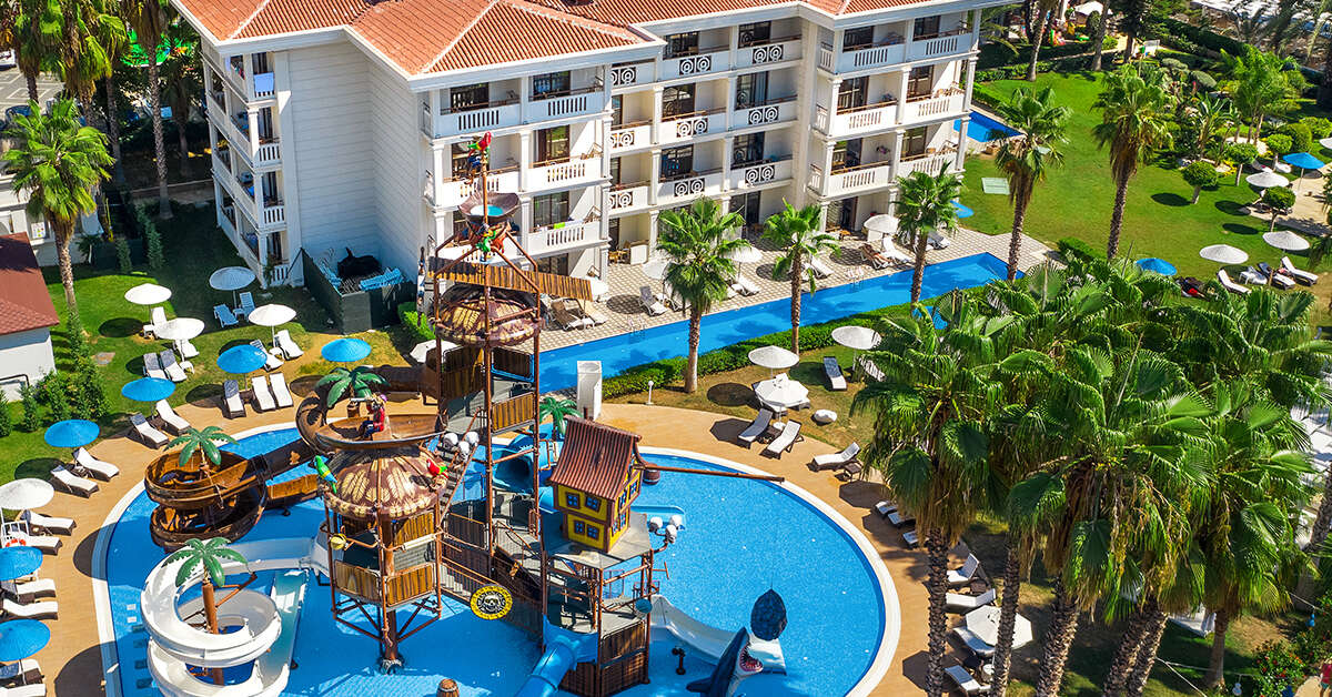 Een foto van het zwembad bij Utopia Resort & Residence