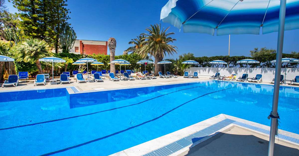 Een foto van het zwembad bij Hotel Tourist Cefalu