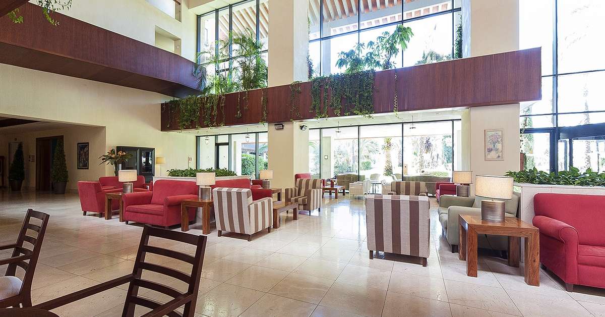 Een foto van het interieur van Puerto Antilla Grand Hotel