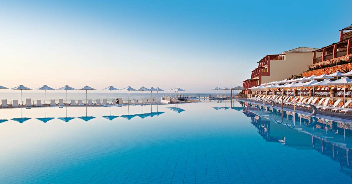 Een foto van een overzicht van Apostolata Island Resort & Spa