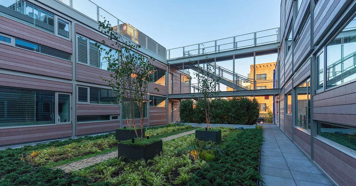 Een foto van de buitenkant van Pod Brooklyn Hotel