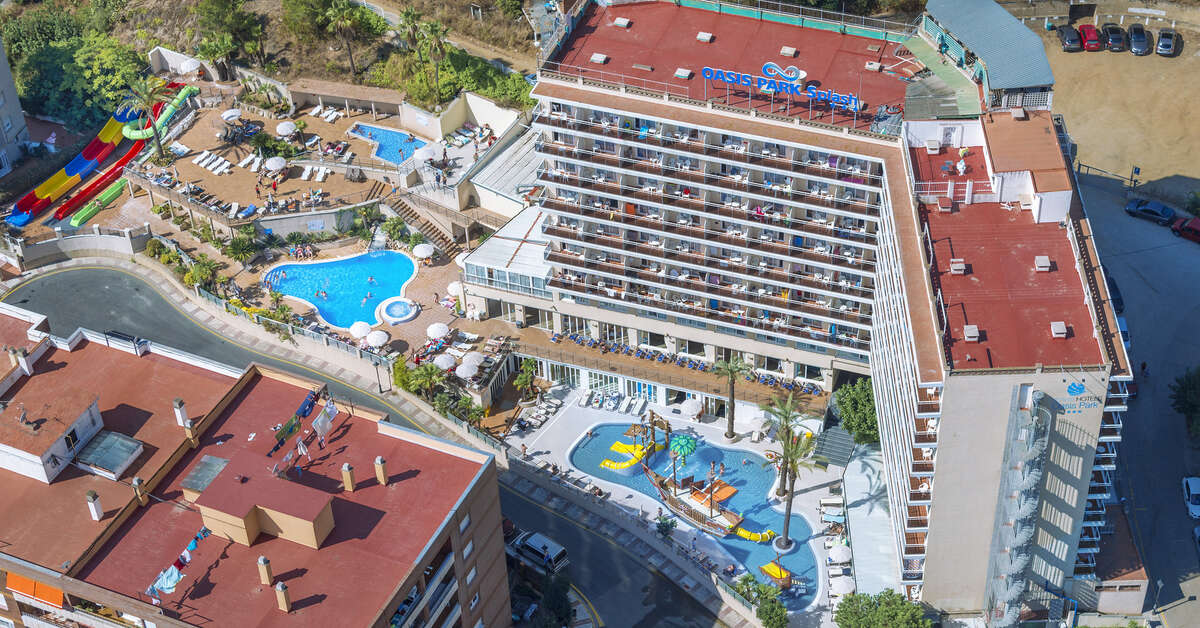 Een foto van het zwembad bij Hotel Oasis Park Splash