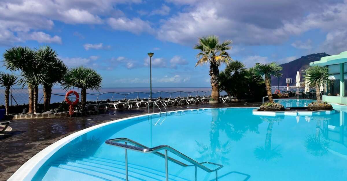 Een foto van het zwembad bij Pestana Ocean Bay