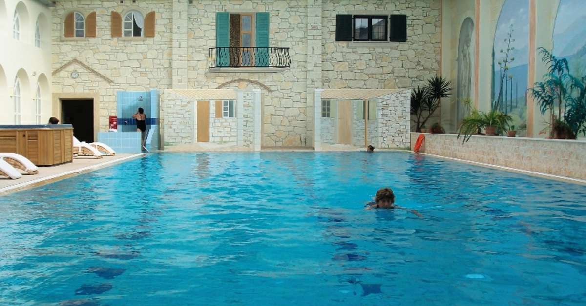 Een foto van het zwembad bij St. George's Bay Country Club & Spa