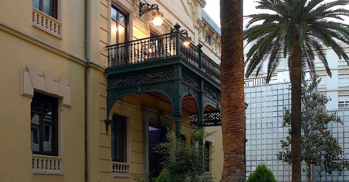 Ein Foto von der Außenansicht des Hospes Palacio de los Patos
