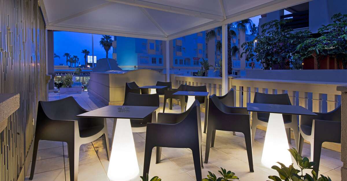 Een foto van het terras bij Elba Motril Beach & Business Hotel