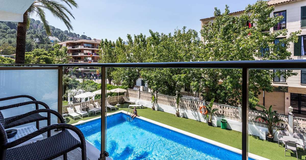 Een foto van het zwembad bij Fergus Style Soller Beach