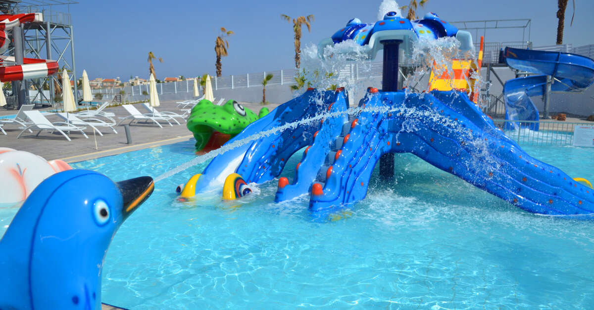 Een foto van het zwembad bij The King Evelthon Beach Hotel & Resort