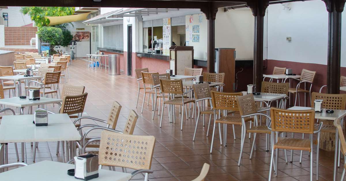 Een foto van het terras bij Catalonia Punta Del Rey