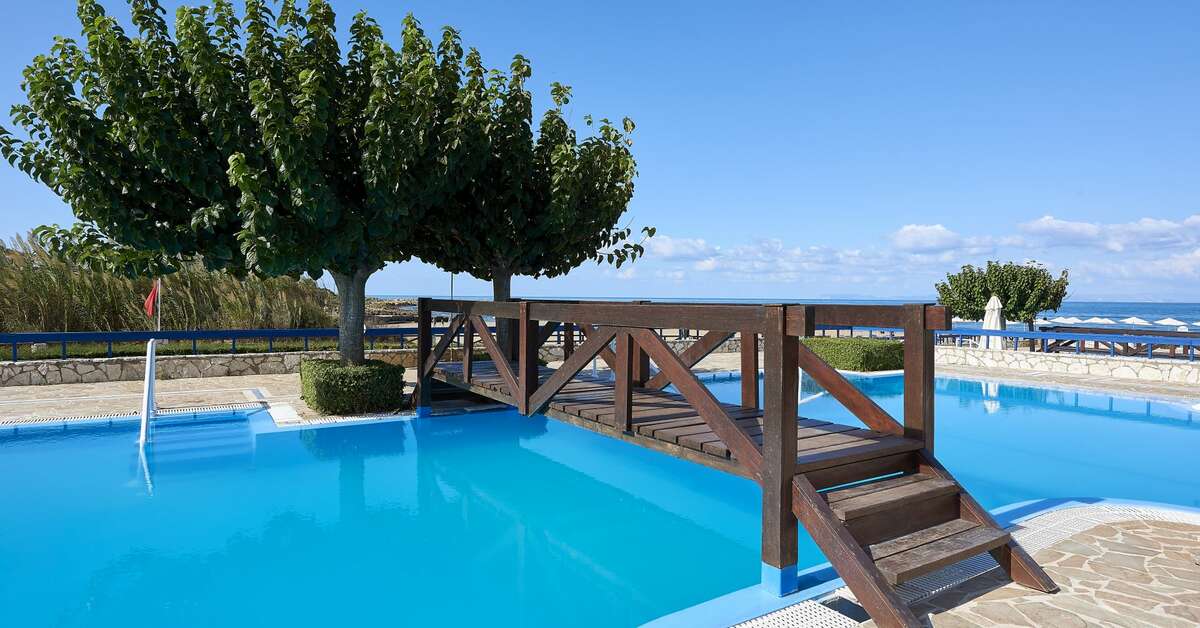 Een foto van het zwembad bij Aldemar Olympian Village