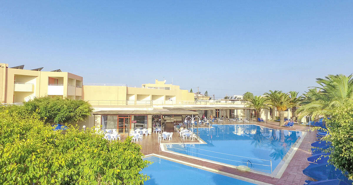 Een foto van het zwembad bij Rethymno Village
